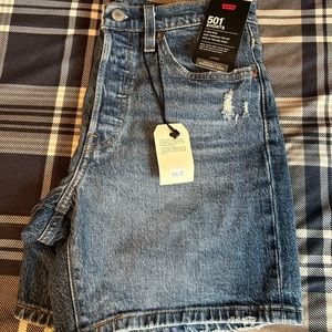 Levi’s 501 mid length denim shorts * NWT *